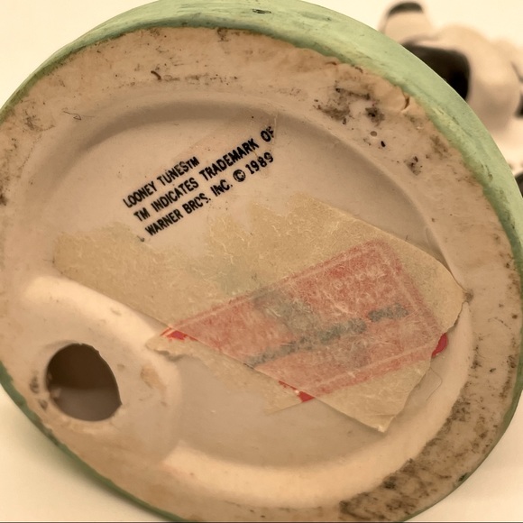 Vintage Loonie Tunes Peppe Le Pieu Porcelain Figurine - Picture 3 of 4